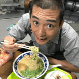 博多華丸の奥さんの写真の公開状況と美人と噂される真相とは